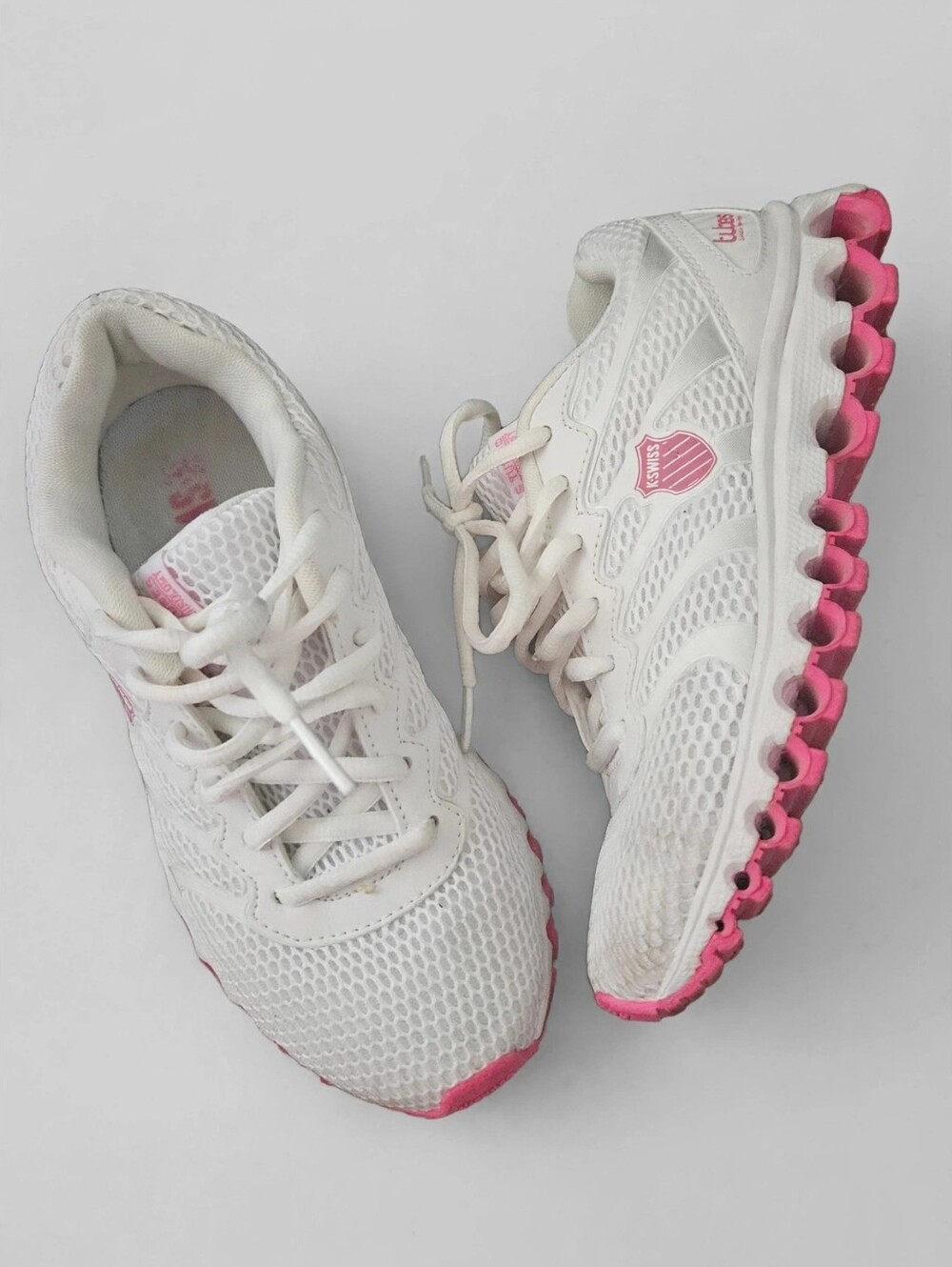 K-Swiss White & Pink Women’s Athletic Sneakers